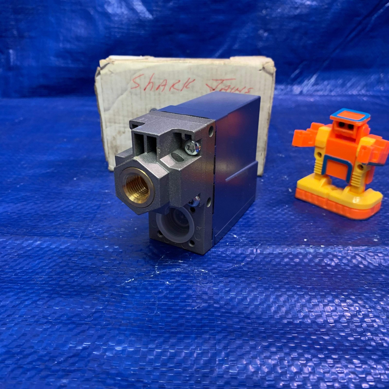 Telemecanique XMLA160D1S11 Pressure Switch (Open Box)