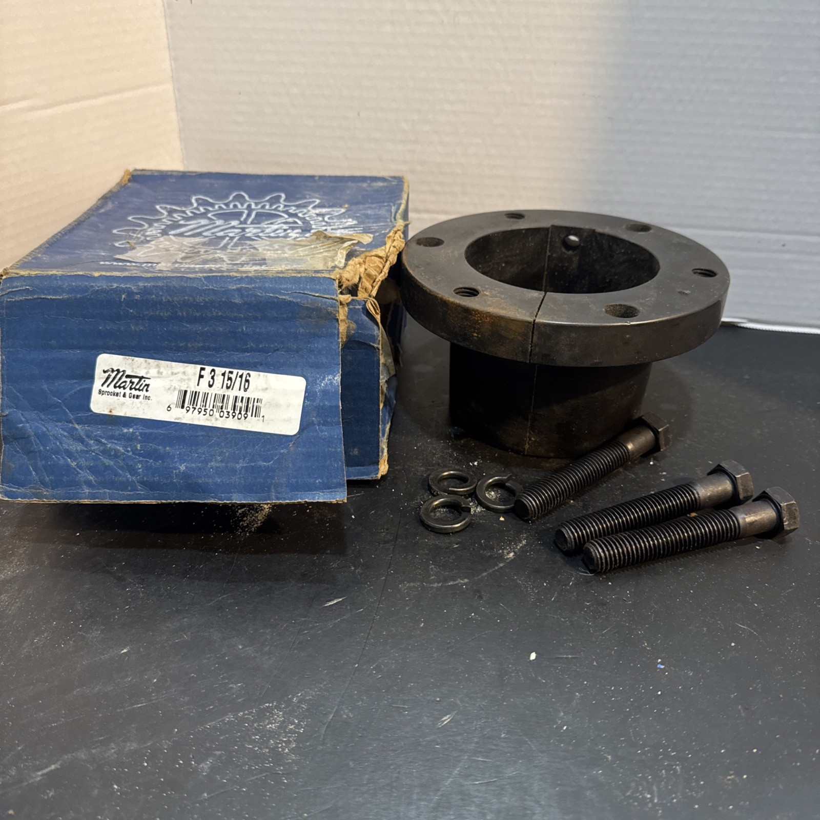 NEW IN BOX MARTIN BUSHING F 3-15/16 No Key