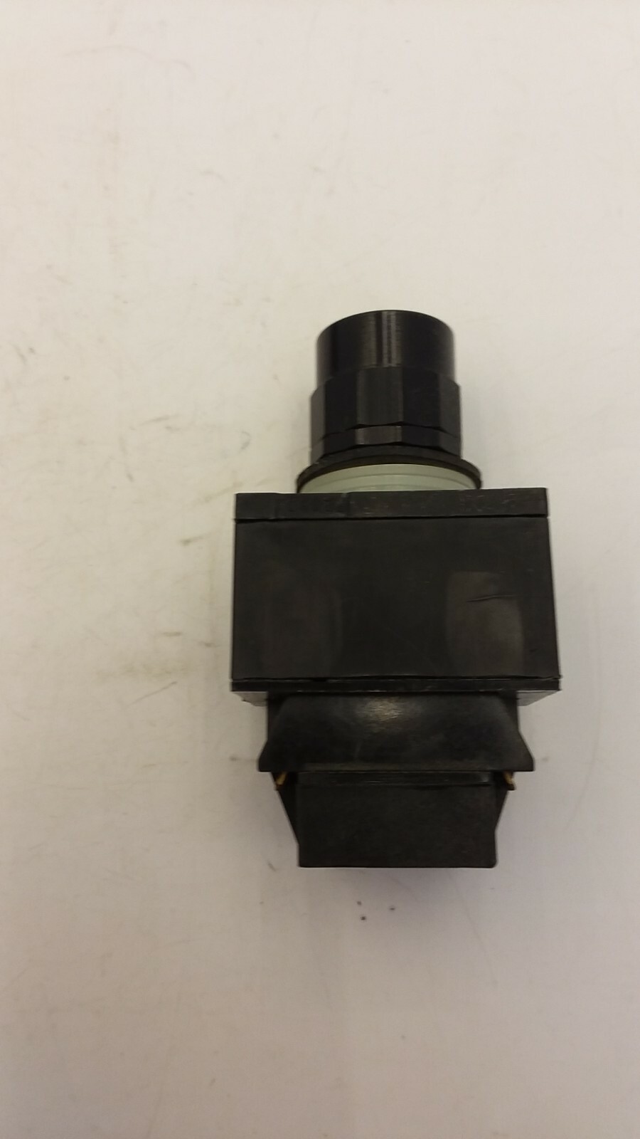 GEMCO B404L24221 PP1 Green Push Button 12 Volt Input NIB