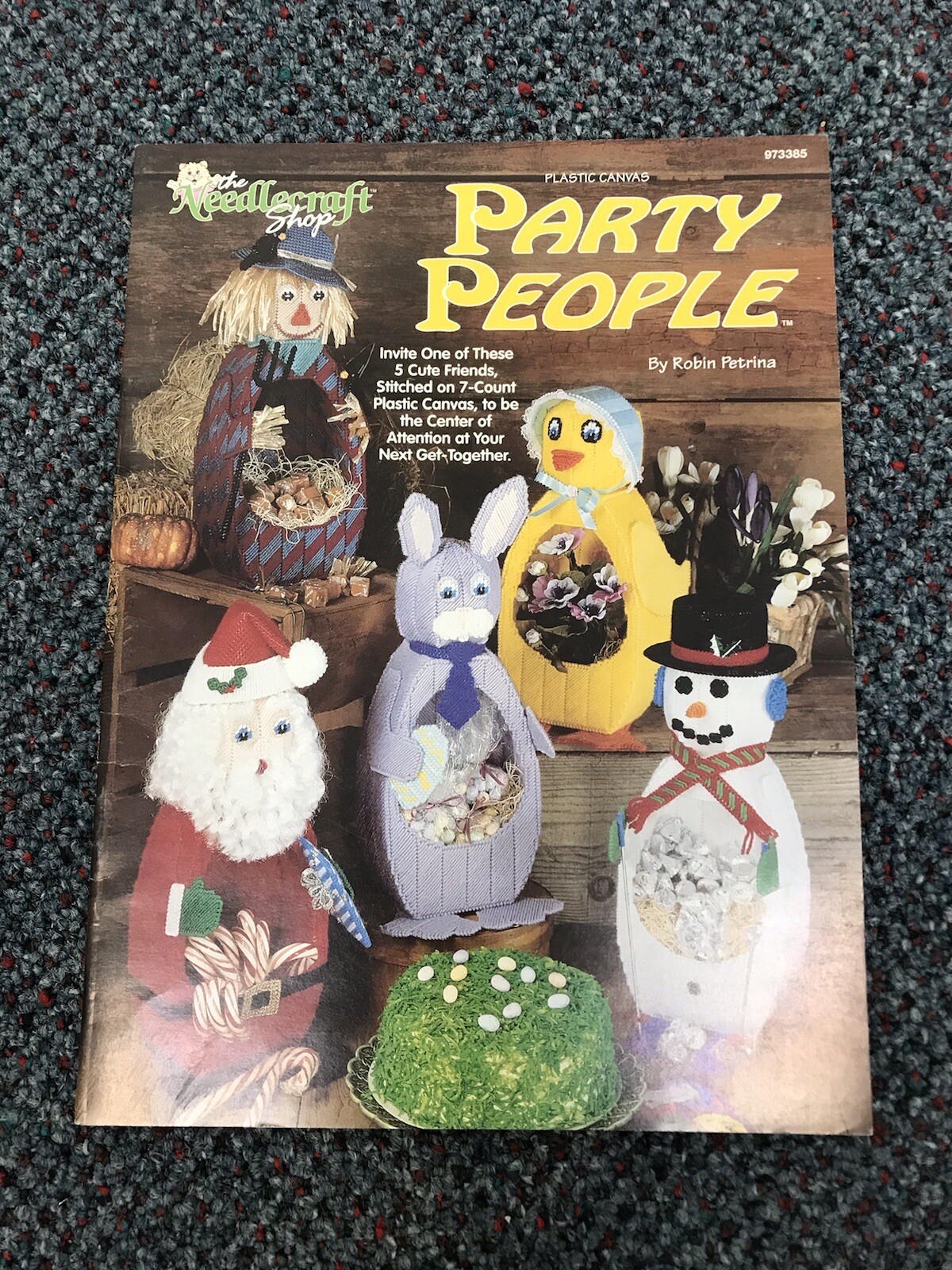 Needlecraft Shop plastic canvas booklet Holiday Easter Bunny Santa Scarecrow 97'