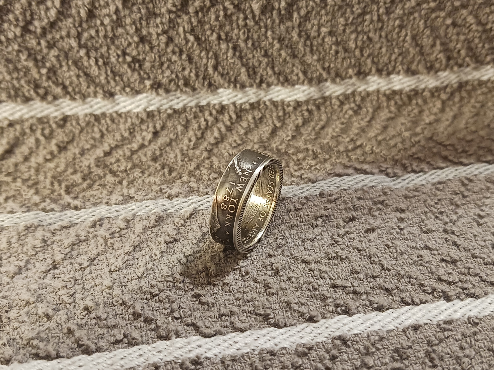 New York Handcrafted 90% Silver Washington Quarters coin ring, size 8   2001