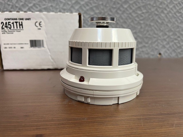 System Sensor 2451TH smoke detector head w/thermal; New in open box
