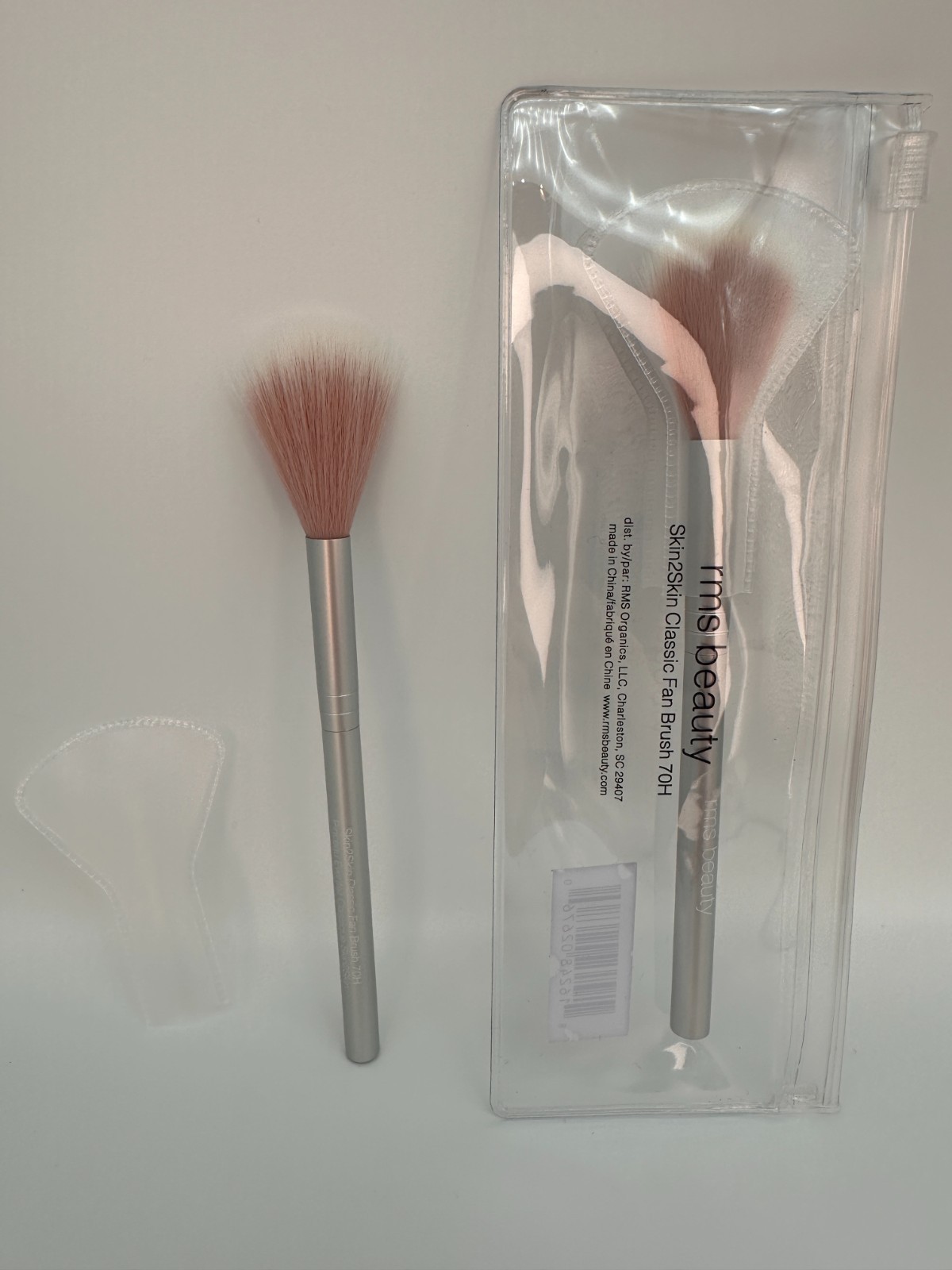 RMS Beauty Skin2Skin Classic Fan Brush – Highlighter, Glow & Finishing Brush