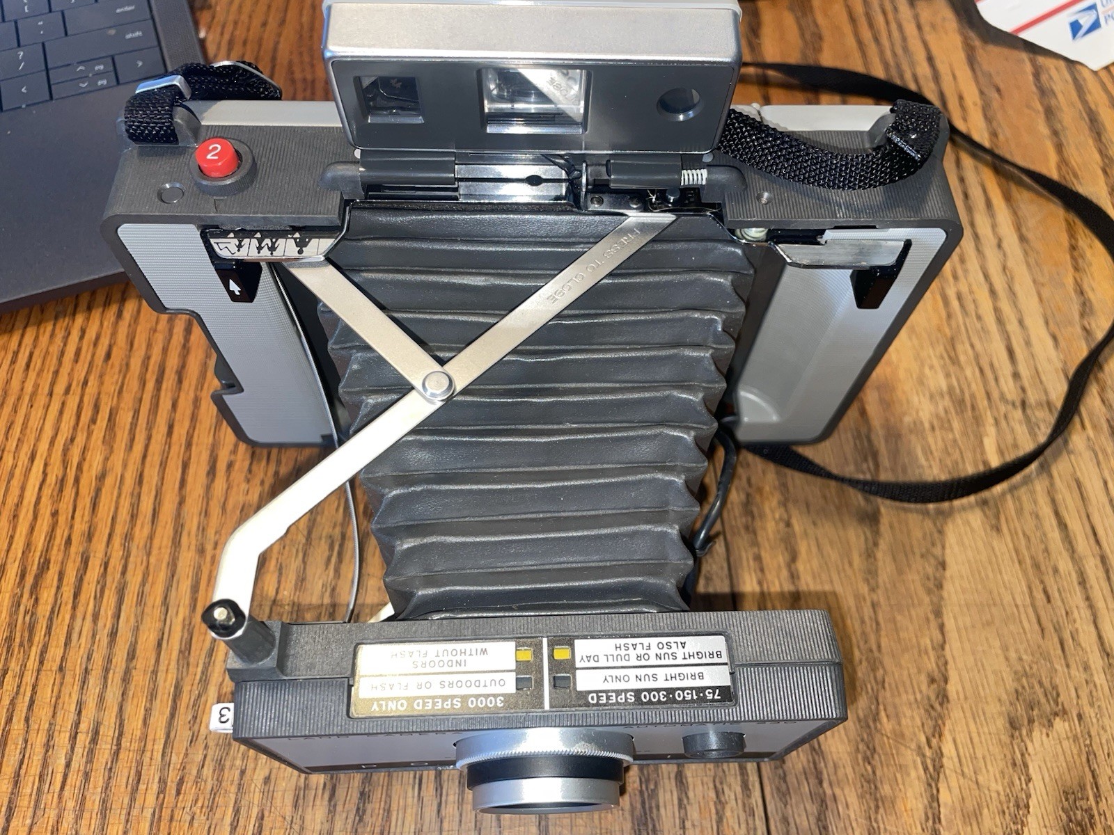Vintage Polaroid 230 Automatic Land Camera  Accessories flash GR8T cond untested