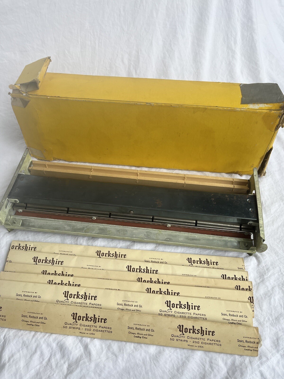 The V-Master Deluxe Cigarette Maker