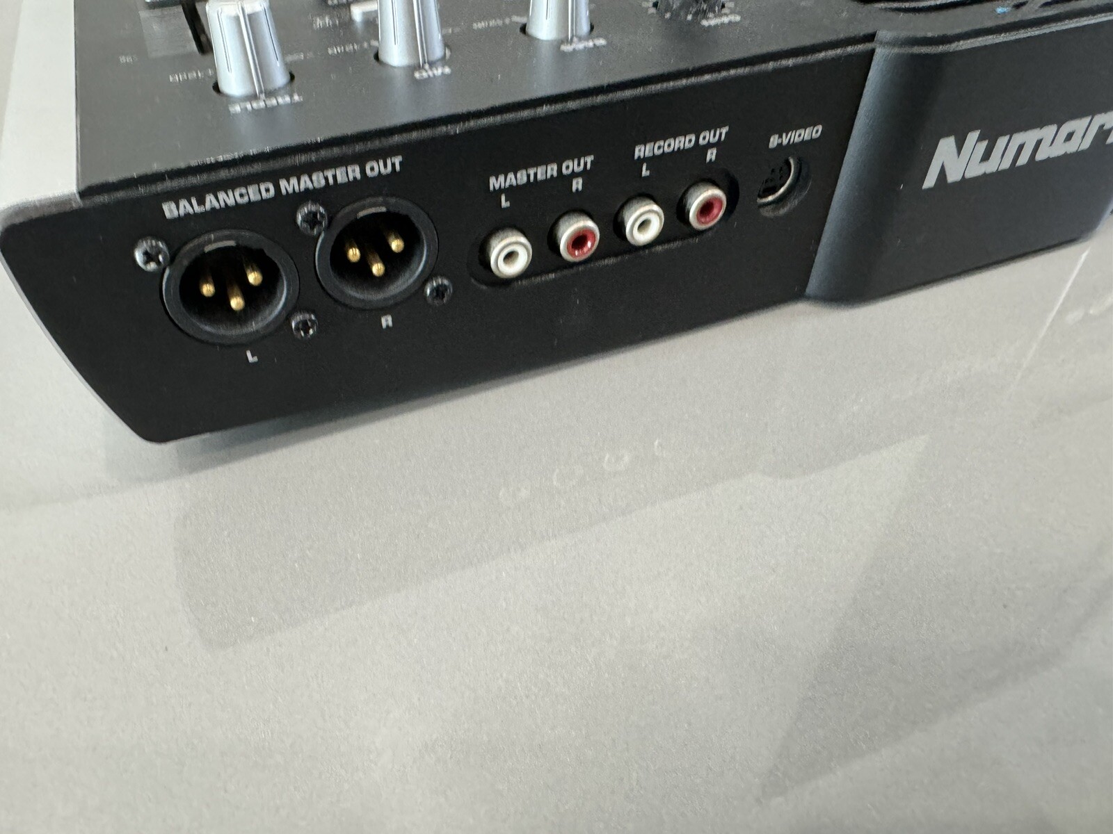 Numark iDJ2 DJ Station Mixer Controller iPod Dock Mixing Station Pro Audio *READ