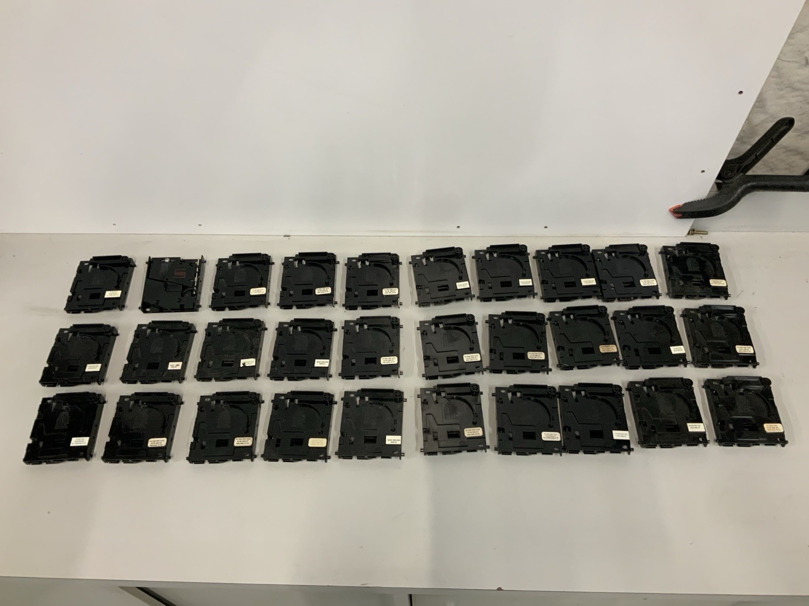 30  Coin Mechs 900/Quarter