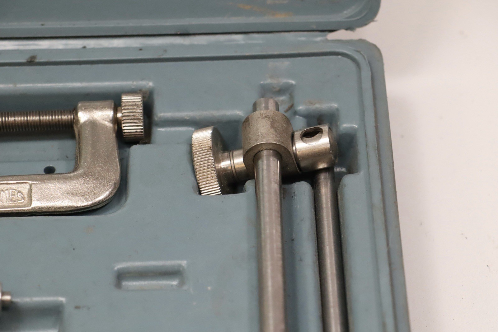 AMES 22A DIAL INDICATOR .001 TEST GAUGE W/ CASE- USED.