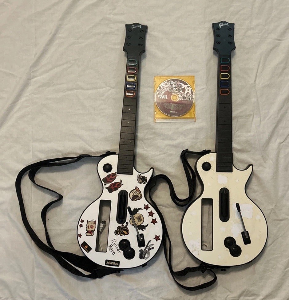 2 Wii Guitar Hero Gibson Les Paul White Wireless Controllers w/GH Aerosmith Game