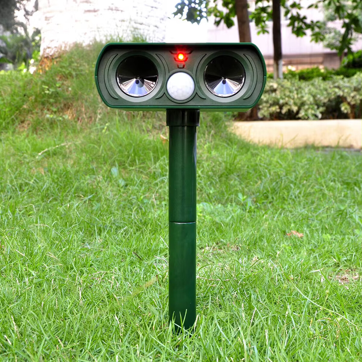 1 pack Solar Animal Repeller Outdoor Pest Control for Dogs, Cats, Squirrels