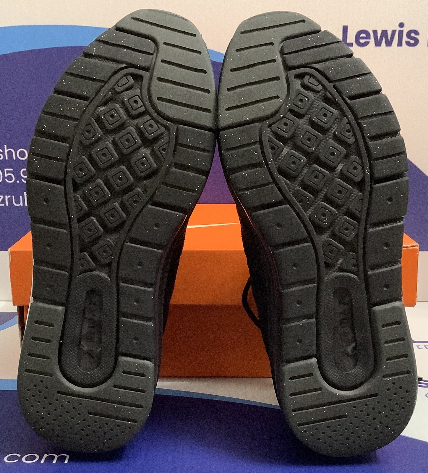 Nike Air Max Genome Kids Size 5y