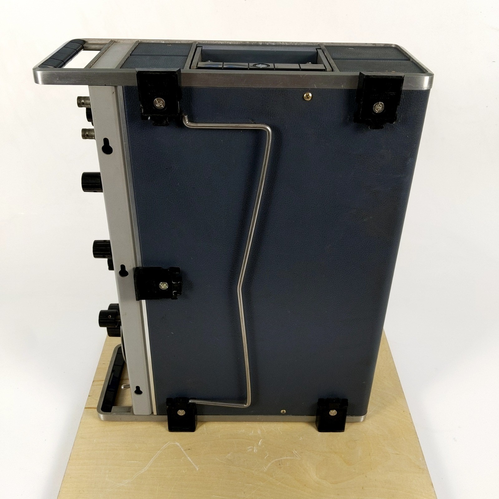 HP Hewlett Packard 651B Test Oscillator Signal Generator Powers On