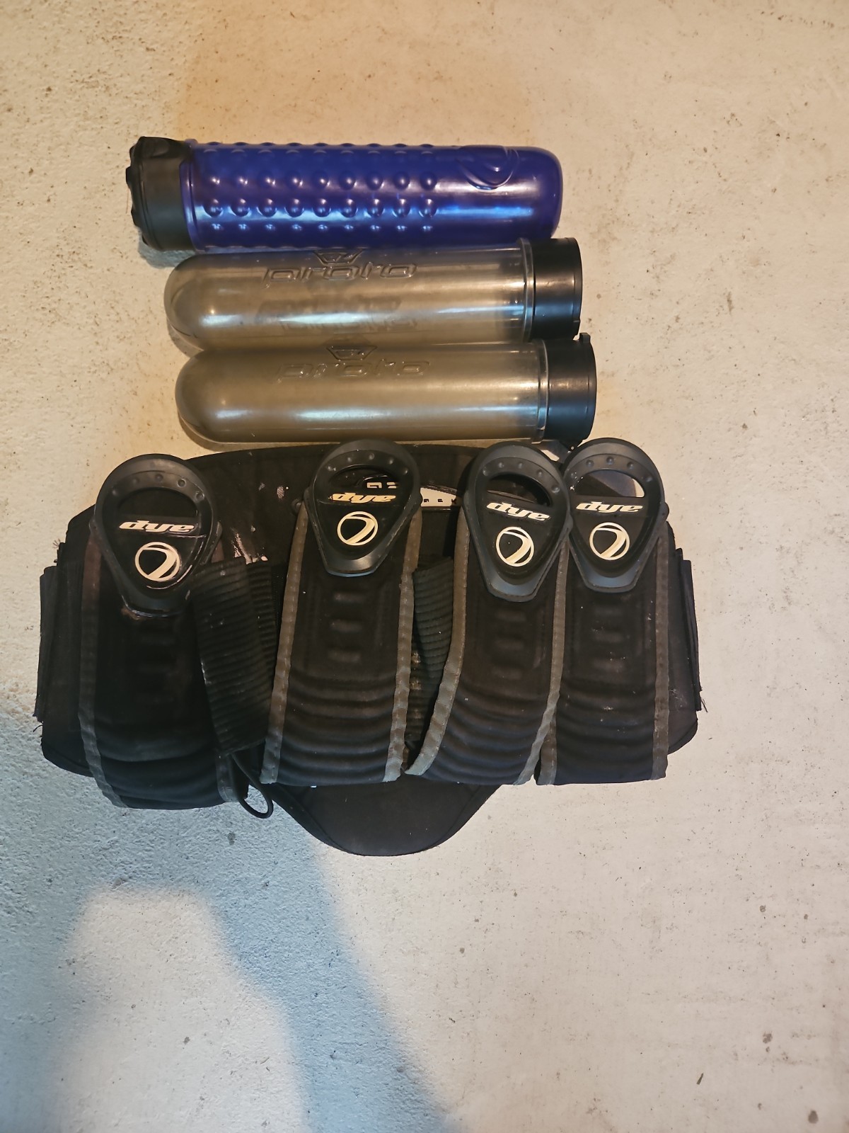 Dye Pod Carrier 4 + 2 Black With 3 Pods Included