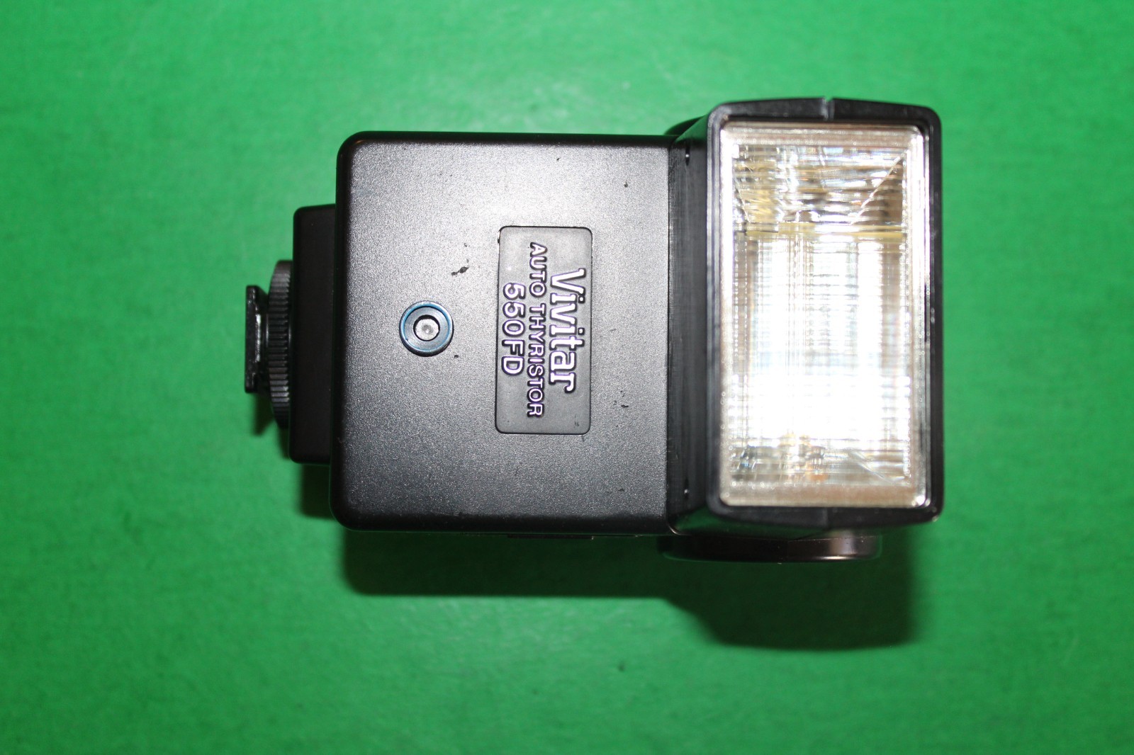 camera Vivitar Auto Thyristor 550FD vintage shoe-mount flash