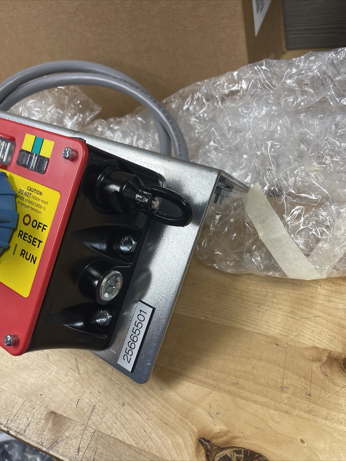 HONEYWELL 2CCPA2A1B2B Grabwire Switch, 1/2NPT, 24V LED New