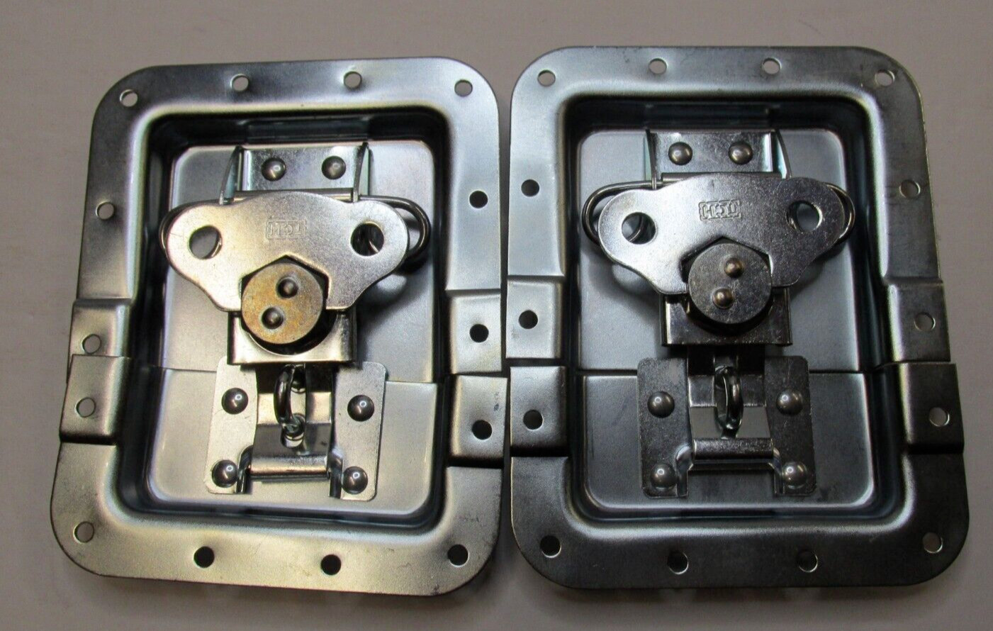 TCH Large Recessed Lockable Twist Catch w/ 7/8" Offset #501-24201800 Lot of 2