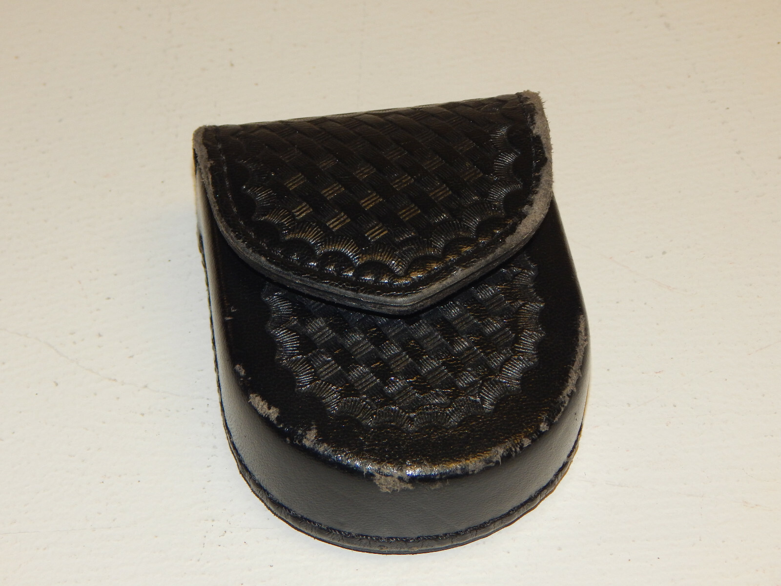Safariland 90H Leather Cuff Case w/ Hidden Snap