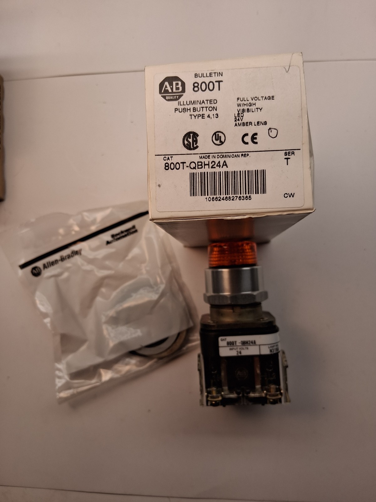 New  Allen Bradley  800T-QBH24A /T  Amber Push Button