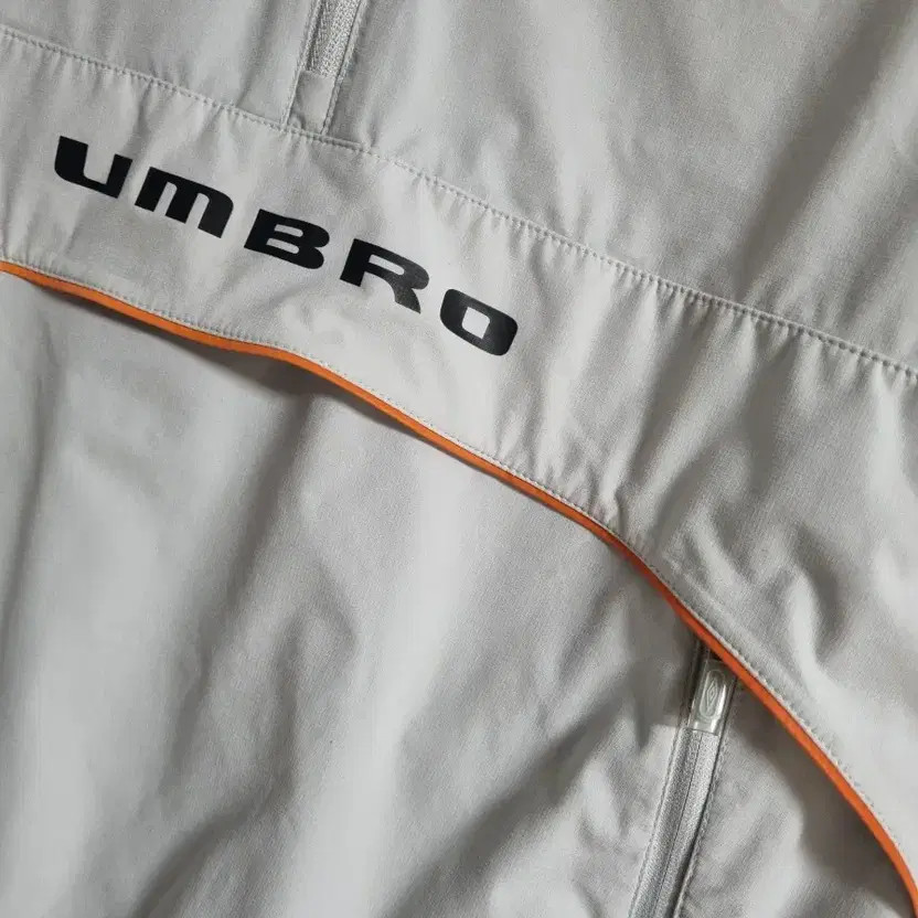 Umbro Windbreaker Hooded Jacket Size 95