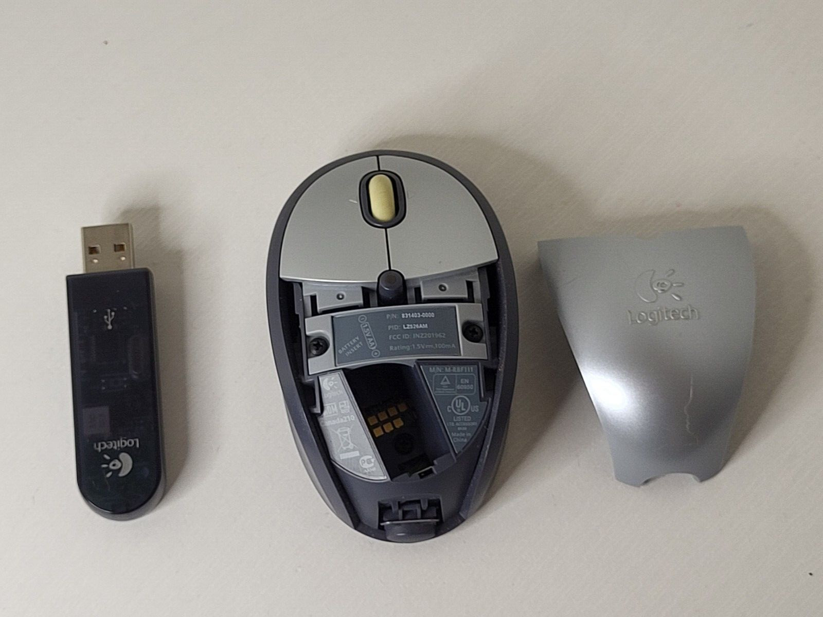LOGITECH USB WIRELESS MOUSE PORTABLE RBF111 831403-0000 /w 831487-0000