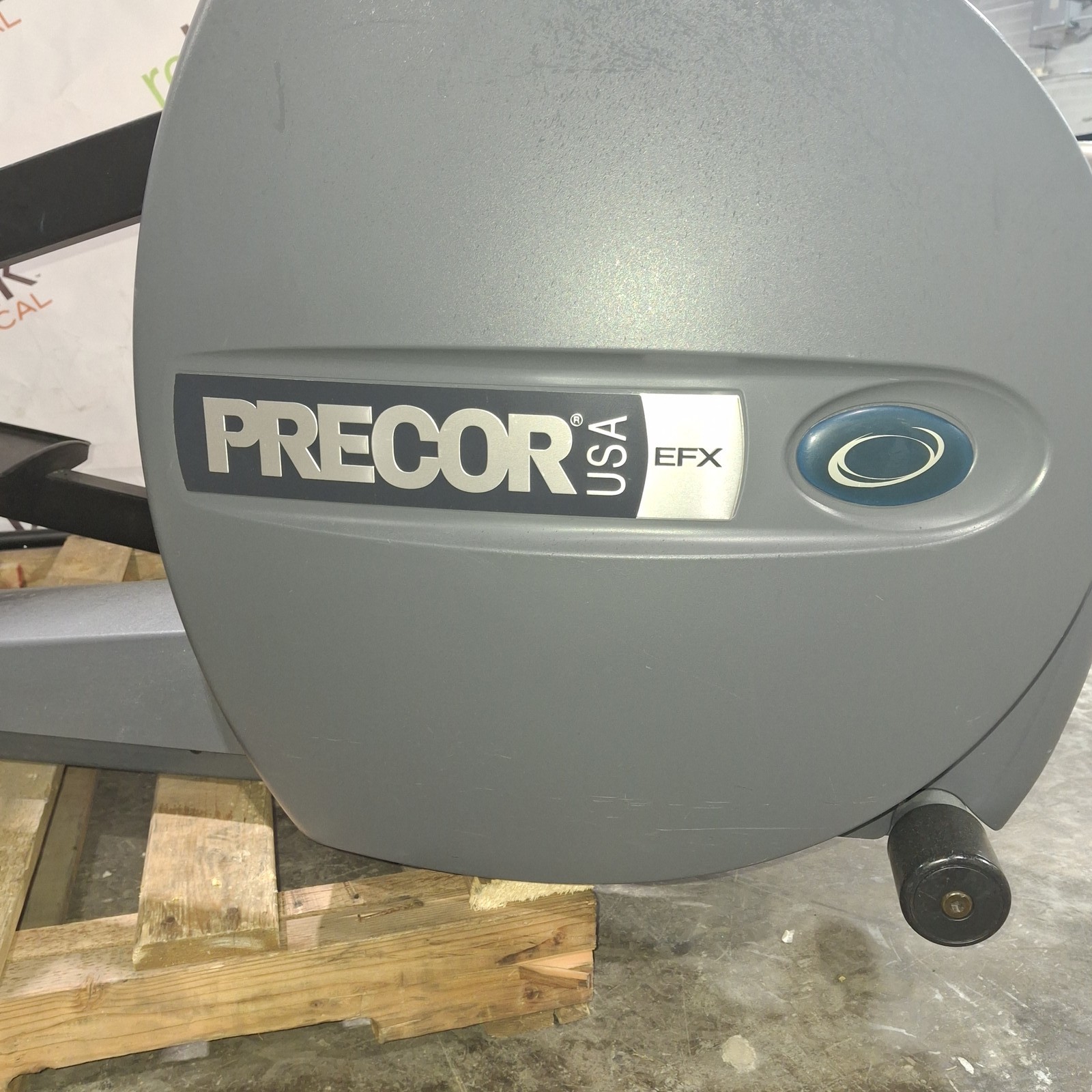 Precor USA EFX556i Elliptical Machine