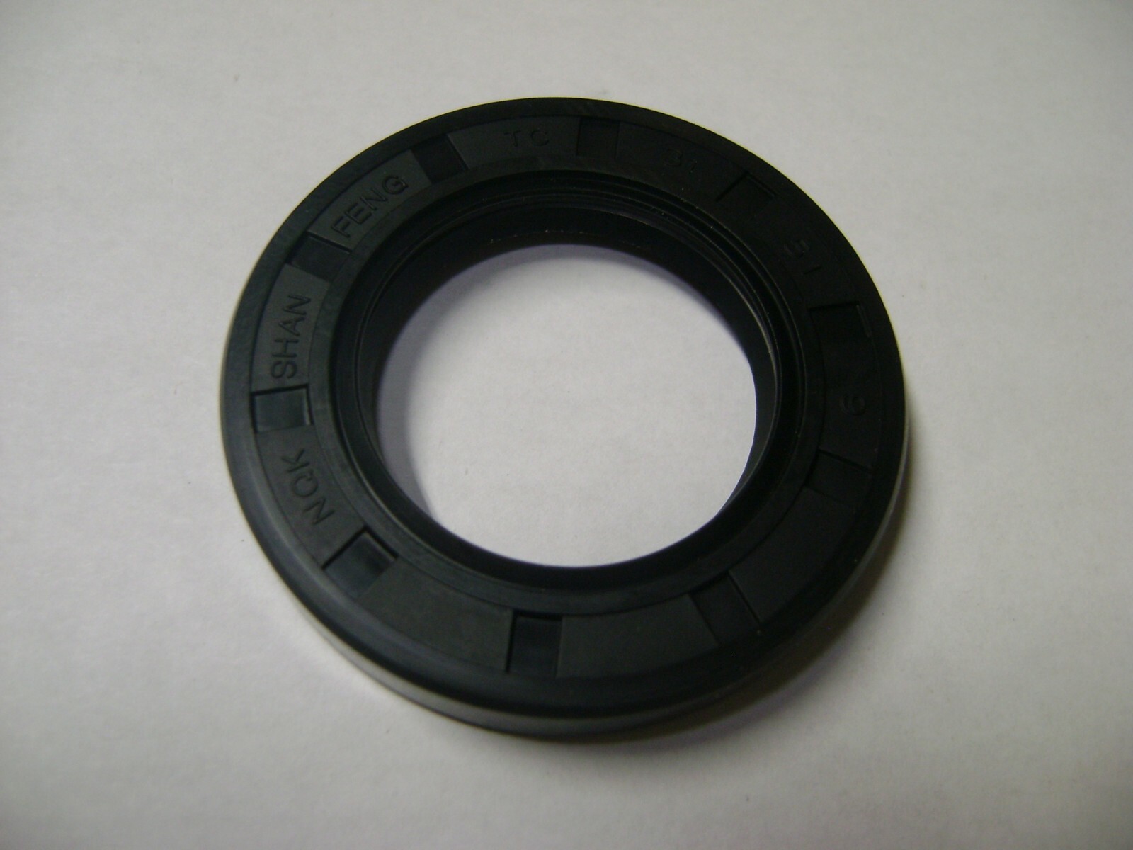 NEW TC 31X51X9 DOUBLE LIPS METRIC OIL / DUST SEAL WITH GARTER SPRING