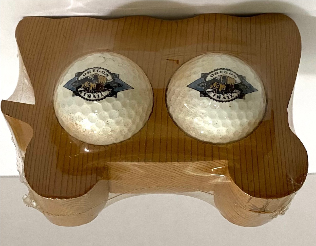 SPALDING GOLF BALL SET, 2 BALLS IN A WOODEN COVERED WAGON 1993 OREGON TRAIL, NEW