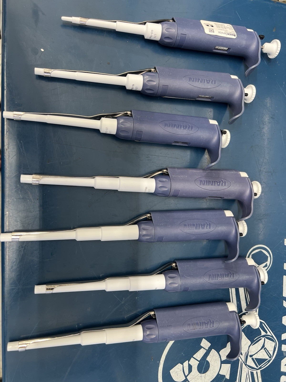 set of  7 Rainin Pipet-Lite LTS Pipettes L10, L100, L200, 4x L1000, And Stand