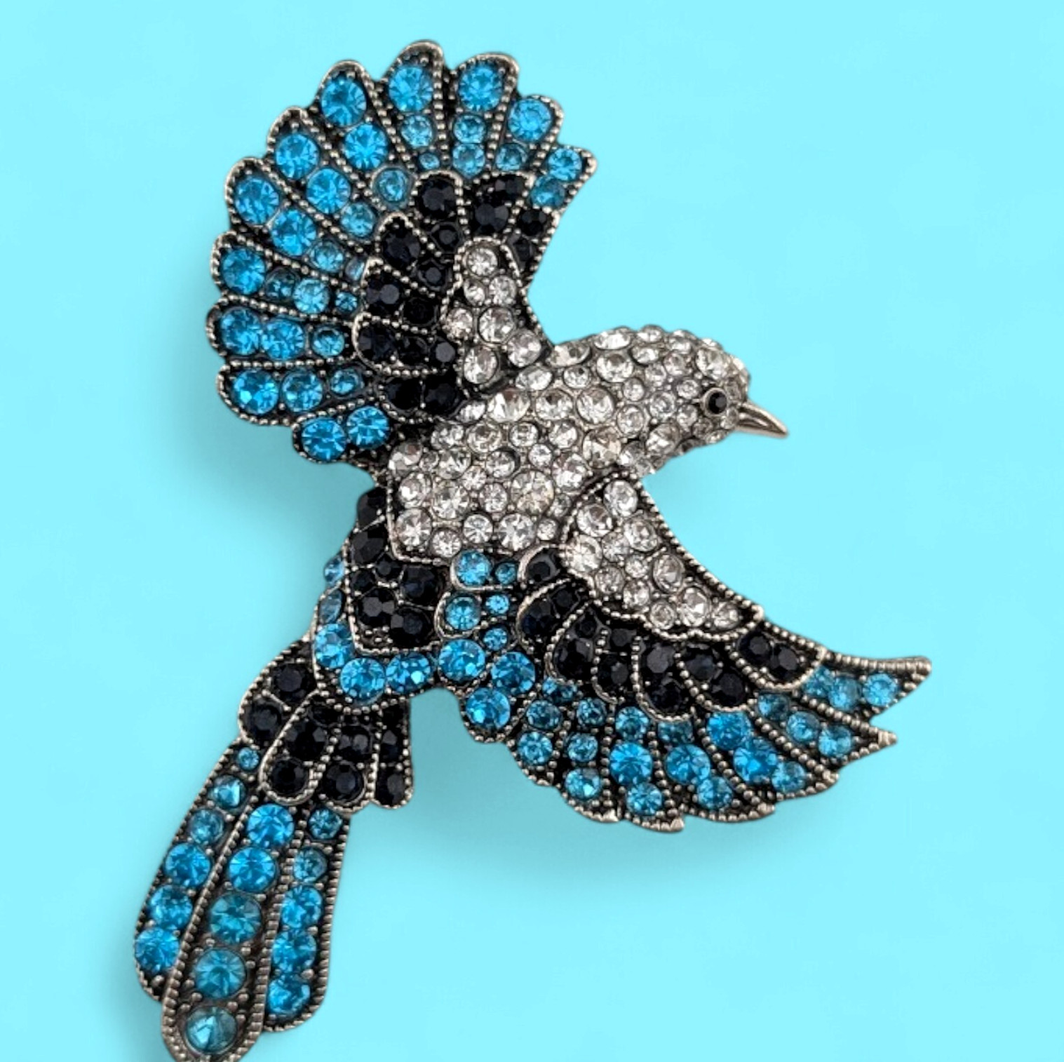 LARGE BLUE BIRD CRYSTAL BROOCH silvertone aqua rhinestone flying sparrow pin N2