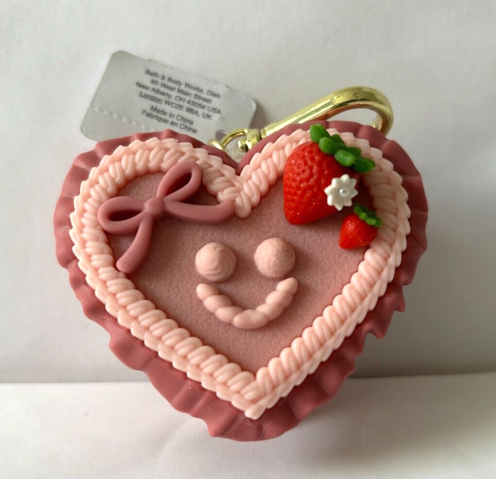 NEW Bath & and Body Works Happy Smiley HEART Cake Pocket HandGel Holder Keychain