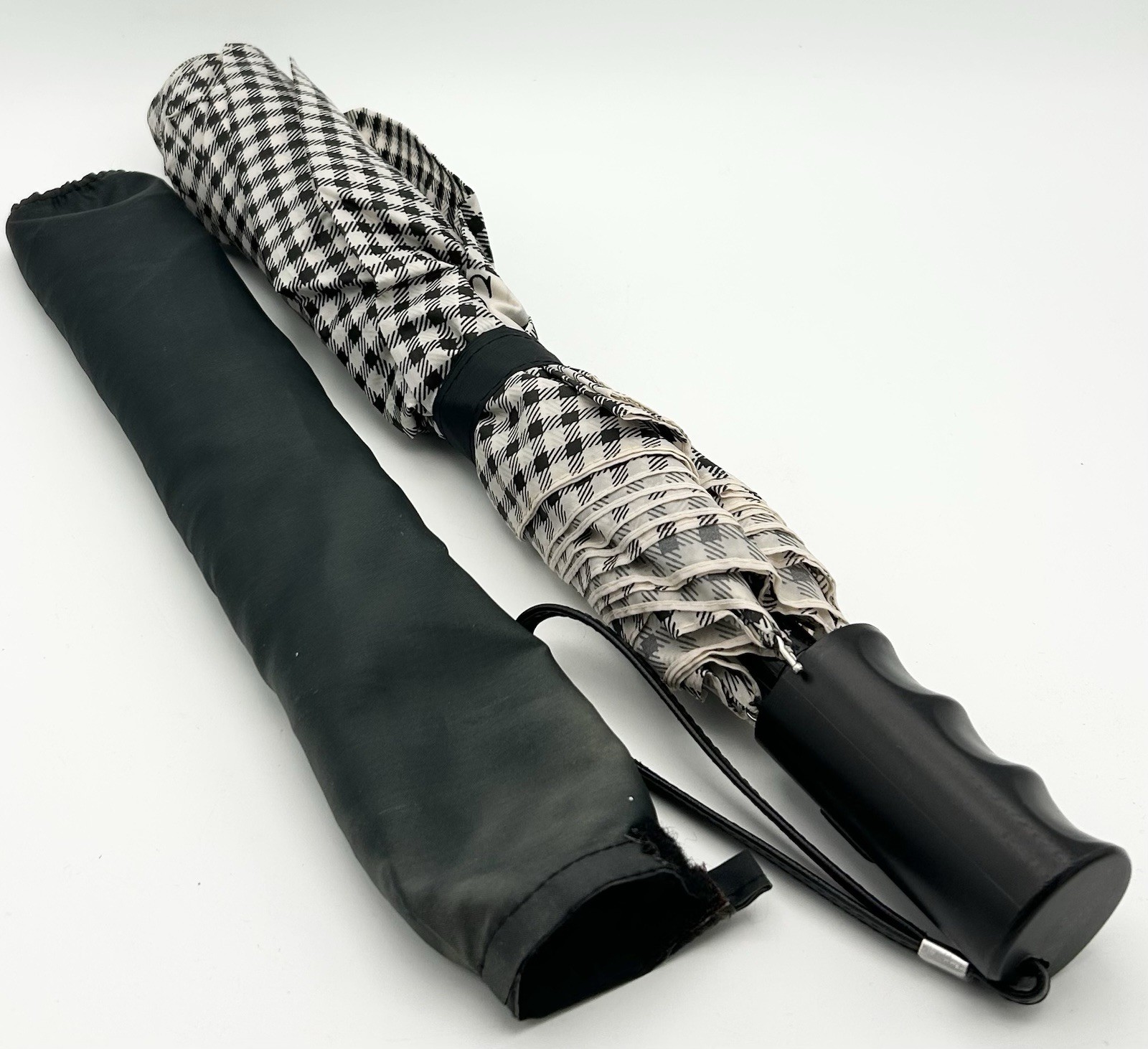 Vtg Leslie Fay Black & White Umbrella Cross Hatch Plaid Automatic 38” With Cover