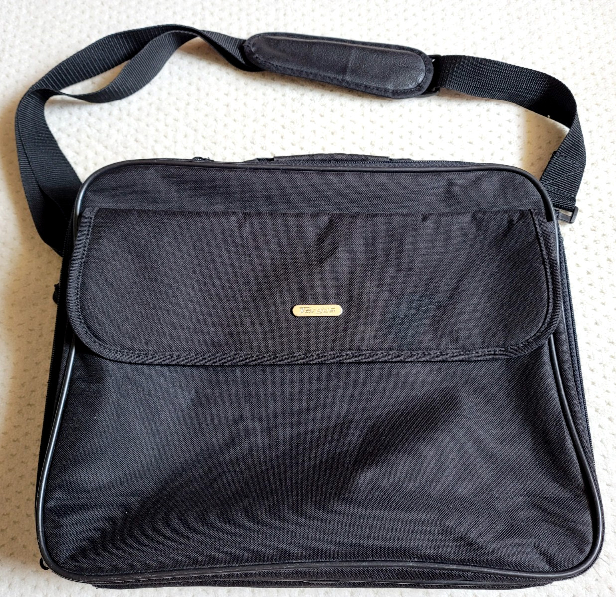 TARGUS Nylon 15.6" Notepad & Laptop Case / Shoulder / Messenger Bag - Black