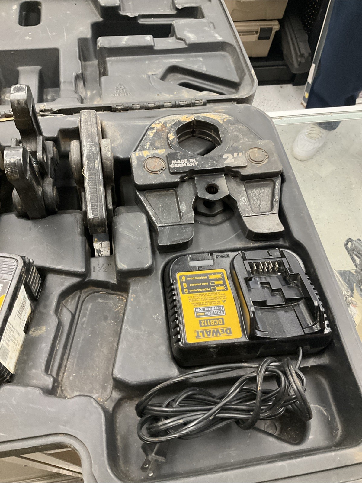 Dewalt DCE200 Crimping Press Tool Kit 237062