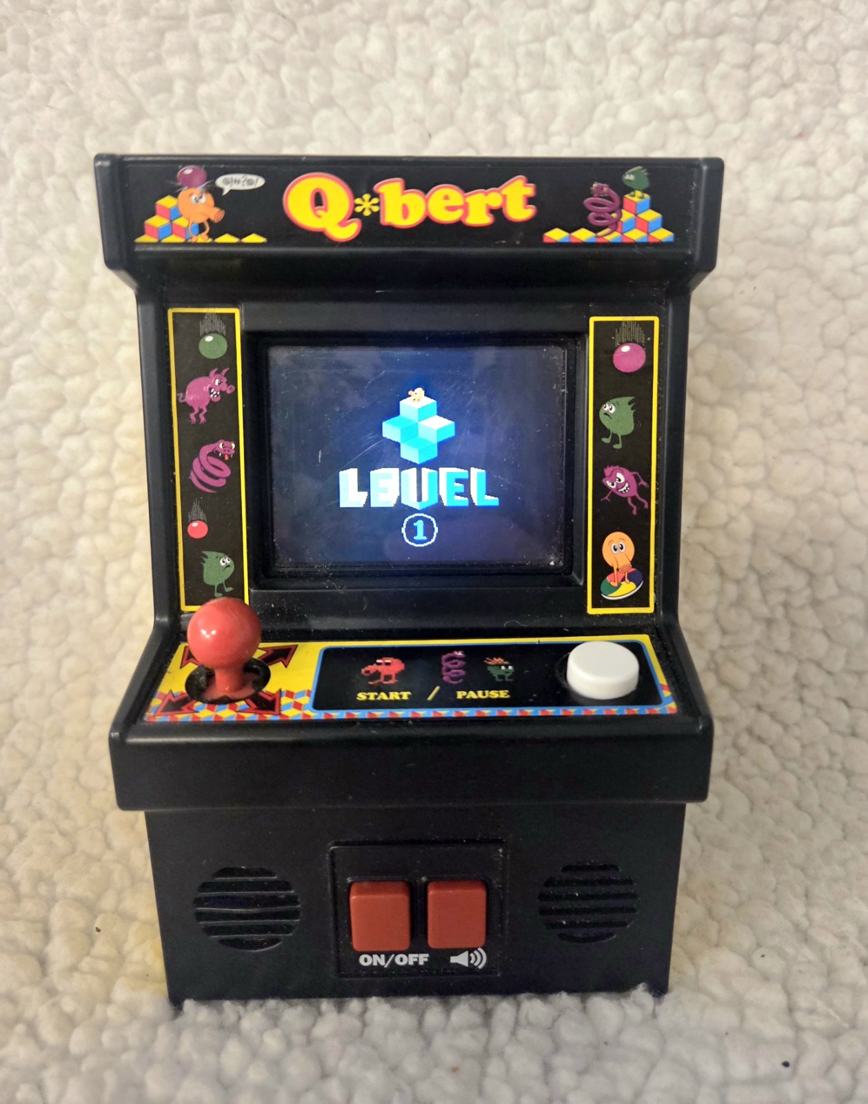 Q'Bert Mini Arcade Game 2016 Working and in Good Condition. Fun. Miniature.
