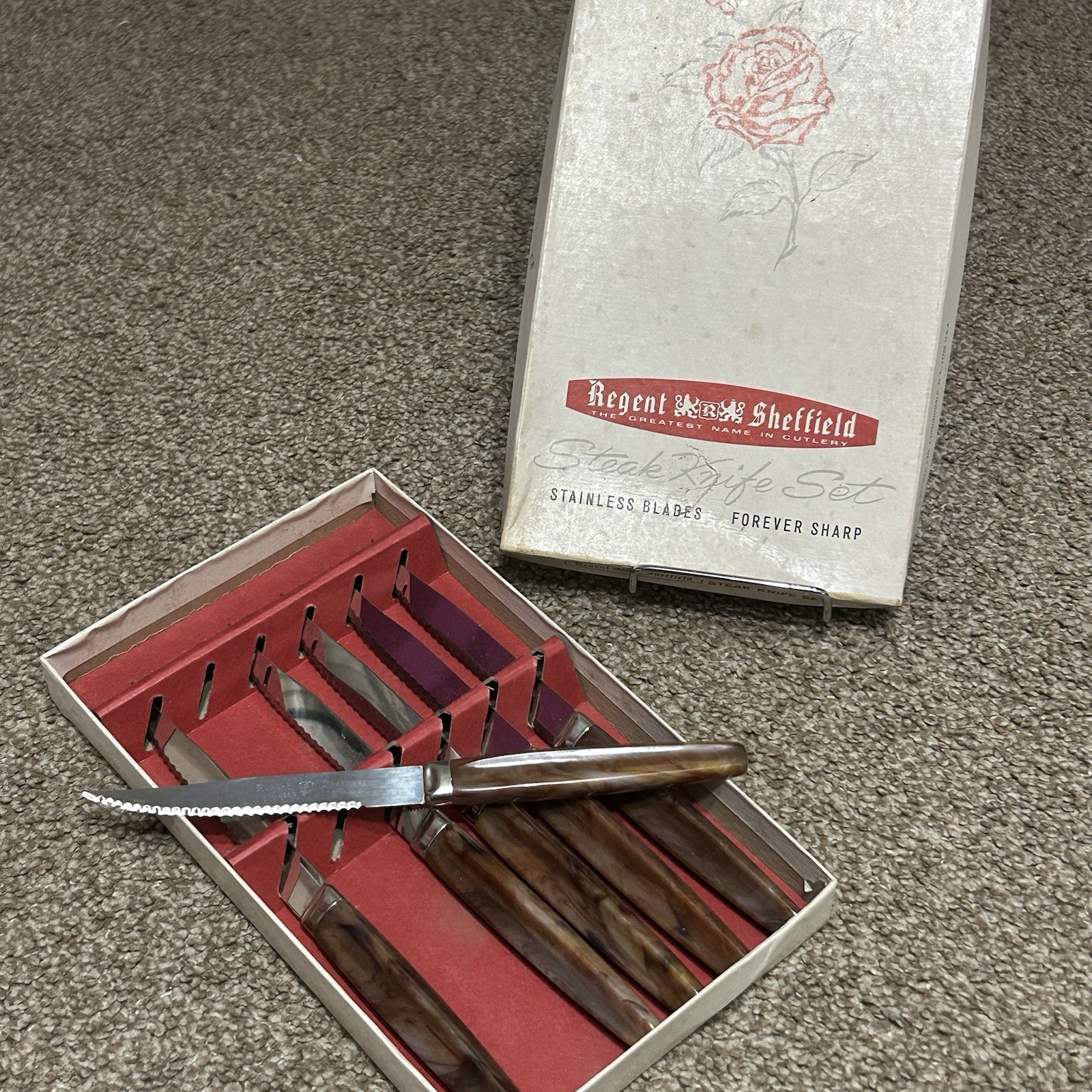 NIB NOS Vintage Regent Sheffield Steak Knife Set (6) Bakelite Handle