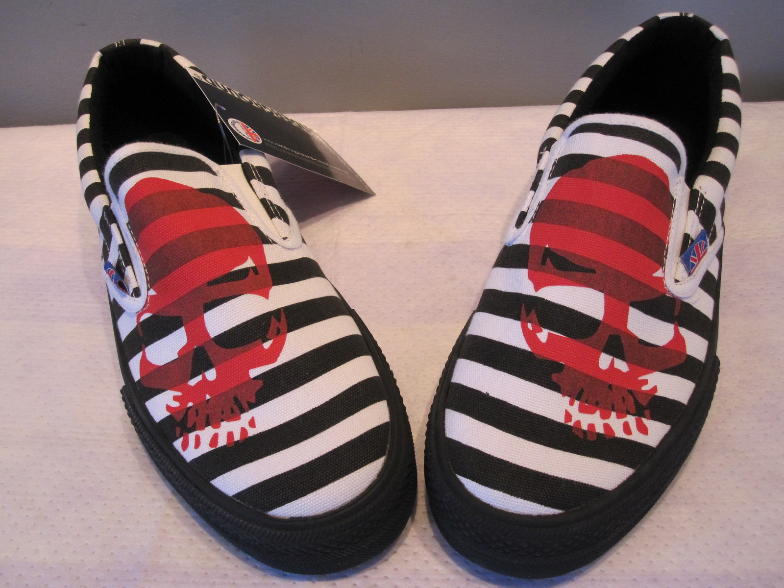 NEW UNDERGROUND SHOES SKULL JAiLHOUSE STRiPE PiRATE BOAT SNEAKERS EMO UK8 EURO42