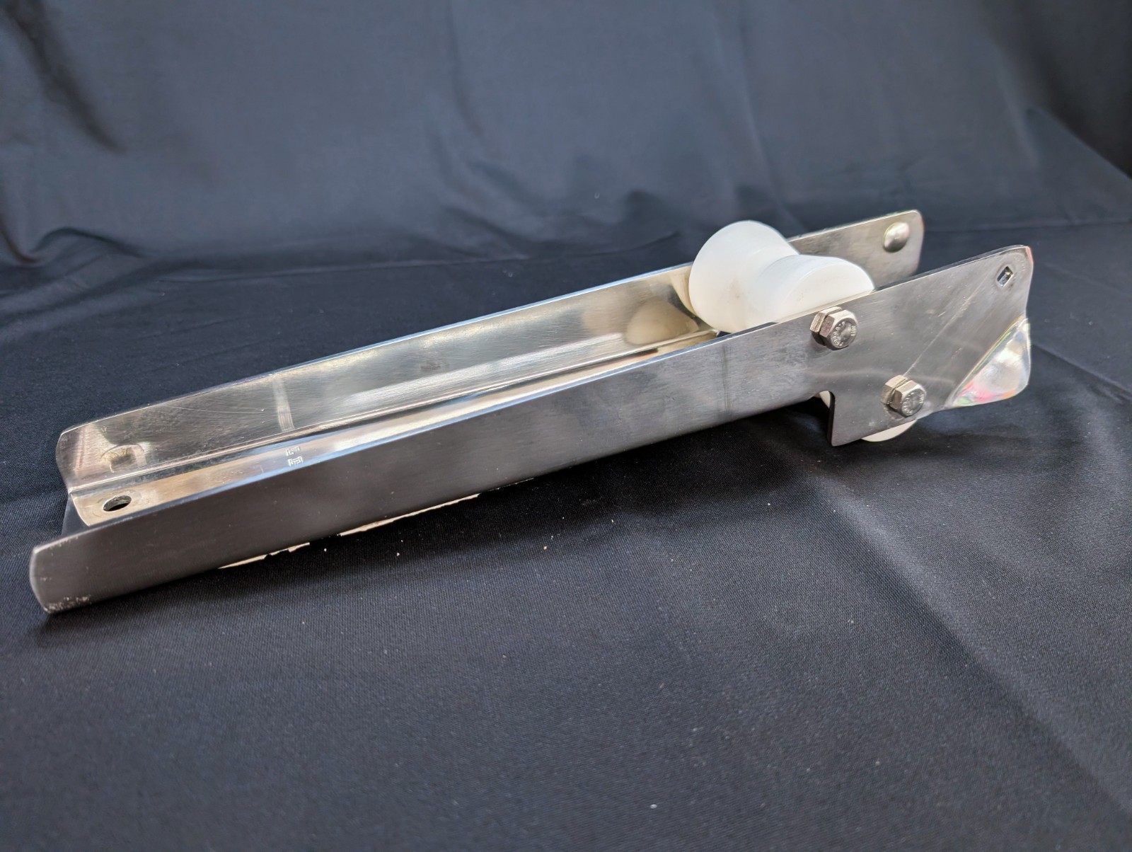 Lewmar bow roller