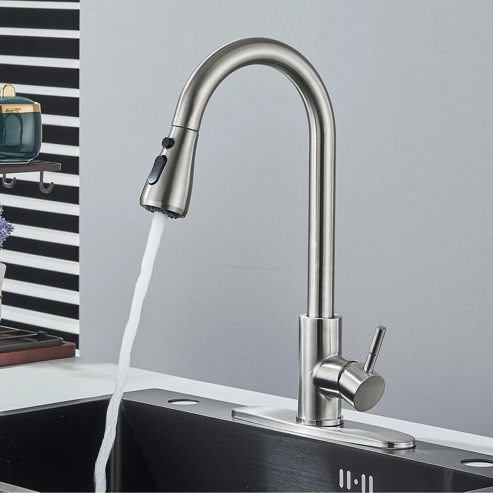 Stainless Steel Kitchen Faucet Single Handle Pull Down Sprayer with Deck Plate
