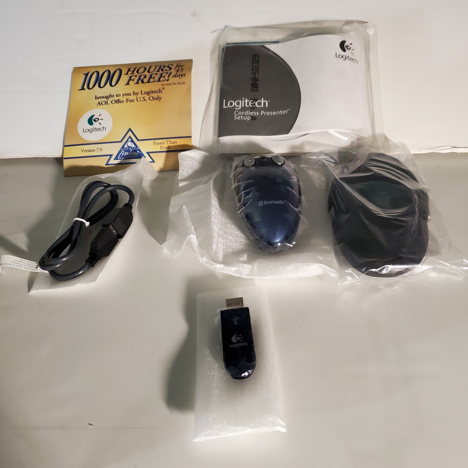 OPEN BOX - Vintage Logitech Bluetooth Cordless Presenter Laser Pointer/Mouse
