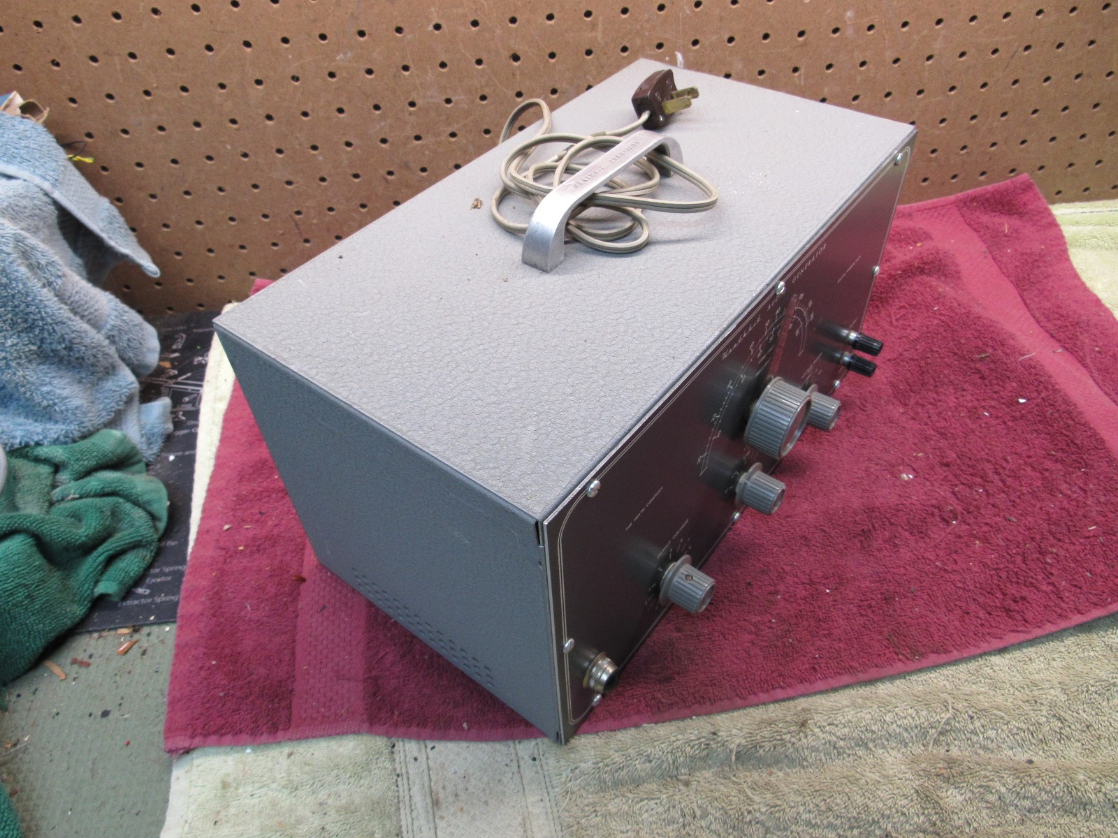 Vintage HeathKit Audio Generator Model AG-8