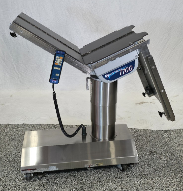 Skytron 1700 Surgical Table- Great condition! Fully functional