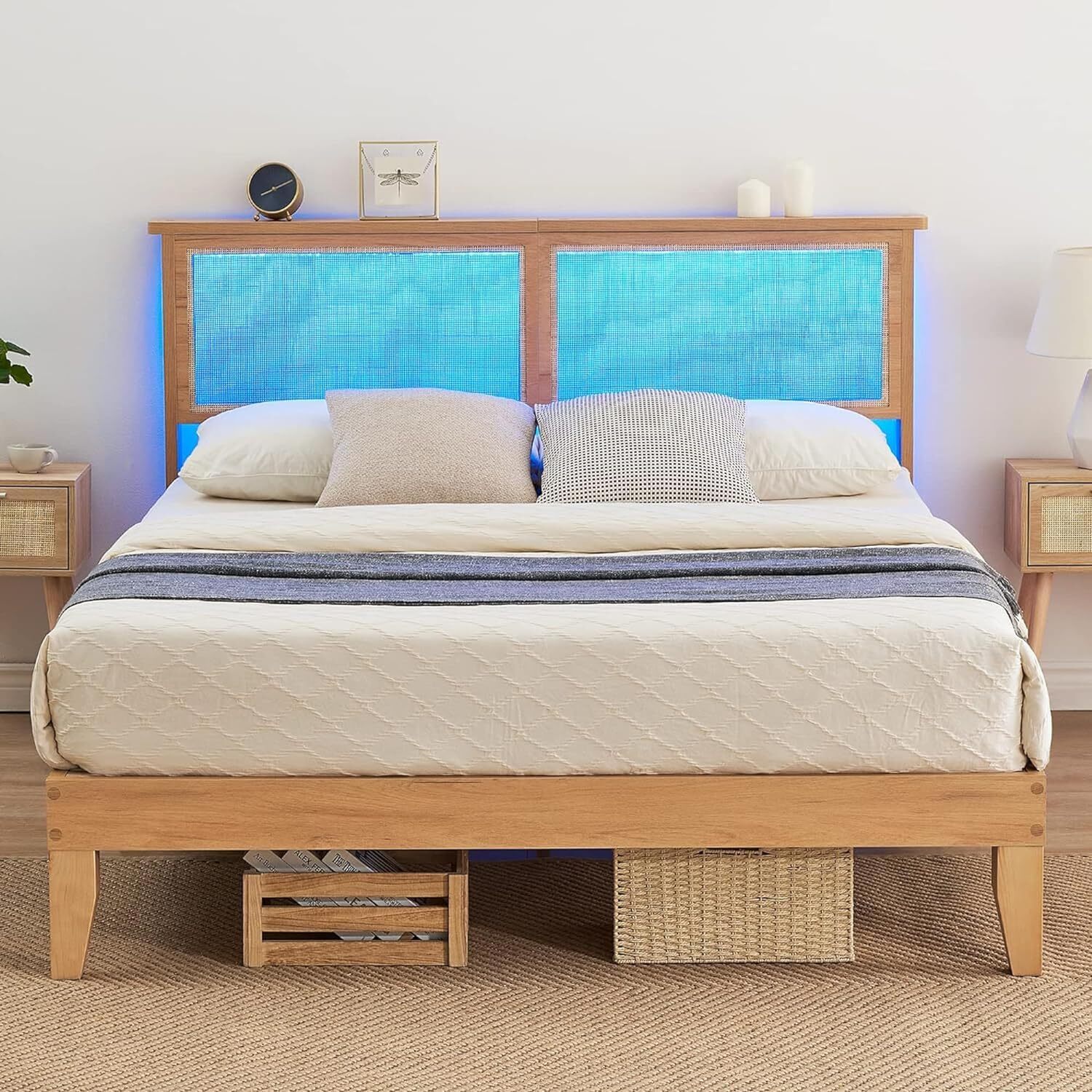 Queen Size Bed Frme W/Rttn Hedbord nd LED Lights Rttn Bed Frme Woode