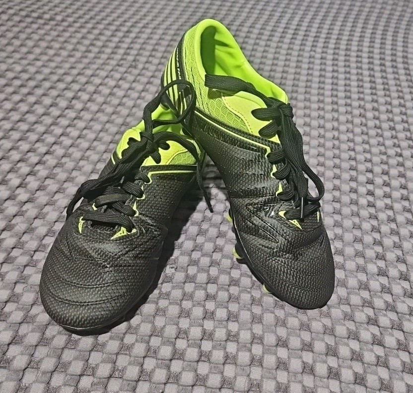 Men s Dream Pairs Soccer Shoes Black and Neon Green size 6.5 Cleat