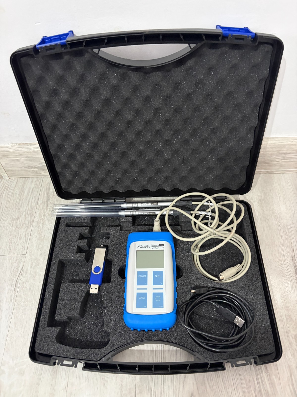 MAGSYS HGM09s Gaussmeter Magnetic Field Meter with Probes Case