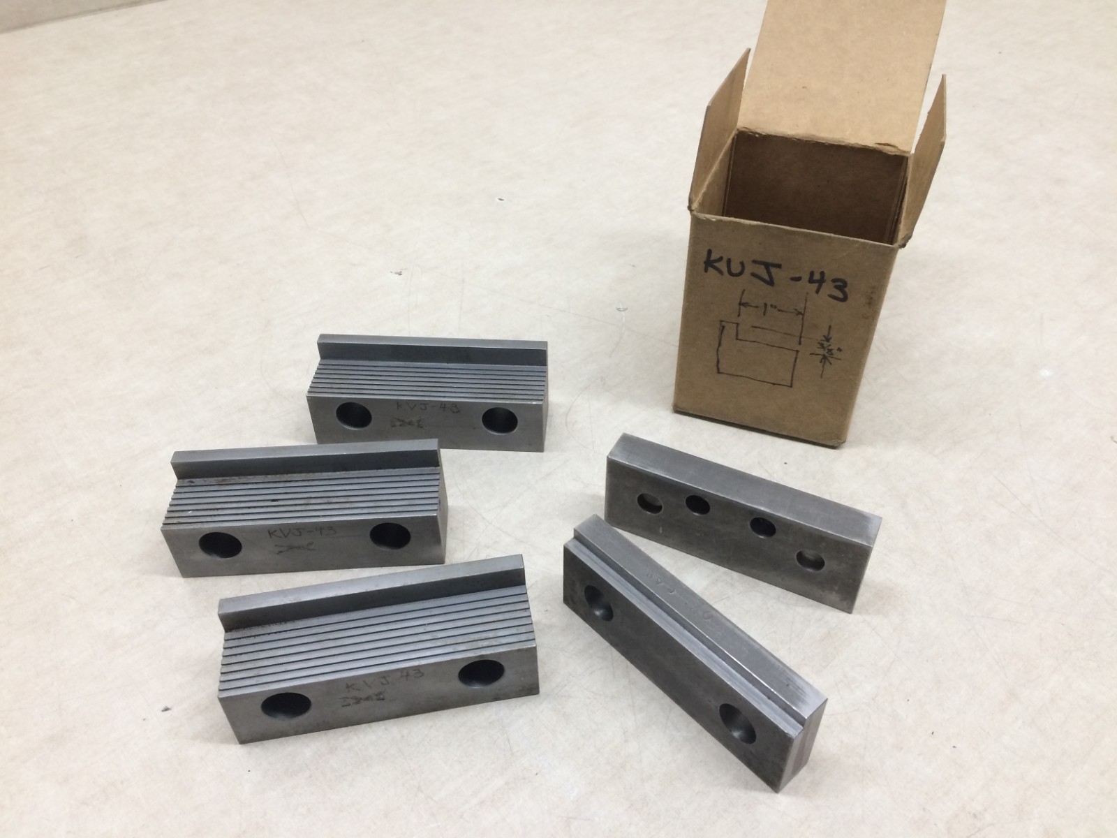 Lot of 5 Steel Vice Jaws 4" Wide KVJ-43 1"x0.375" Cutouts KVJ-40