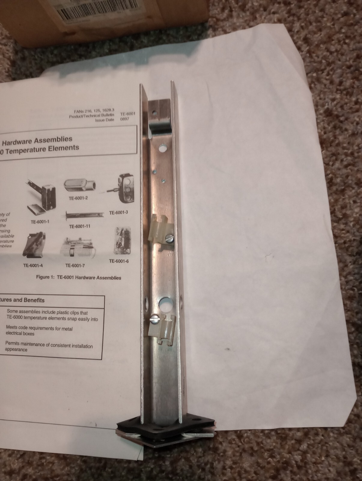 NEW GENUINE JOHNSON CONTROLS TE-6001-11 DUCT SENSOR MOUNTING ASSEMBLY