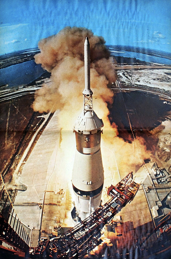 SUNDAY TIMES MAGAZINE 27 JULY 1969 . MAN ON THE MOON APOLLO 11 FRONT COVER
