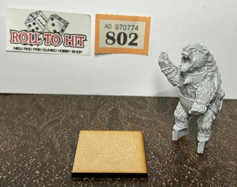 Maxmini Shield Maiden Bear Unpainted Resin Model