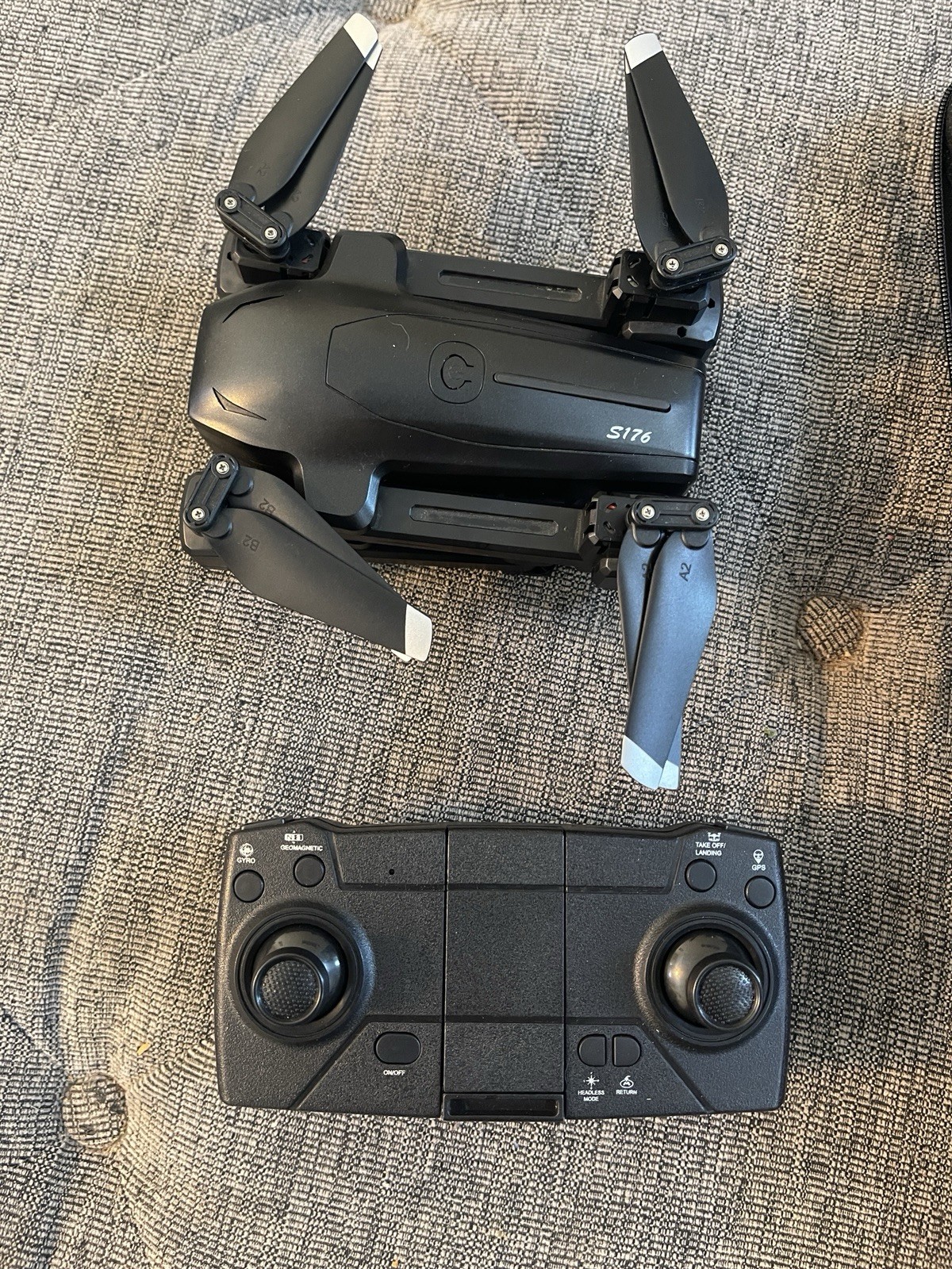 Sky S176GPS Foldable GPS Quadcopter Drone with Carrying Case