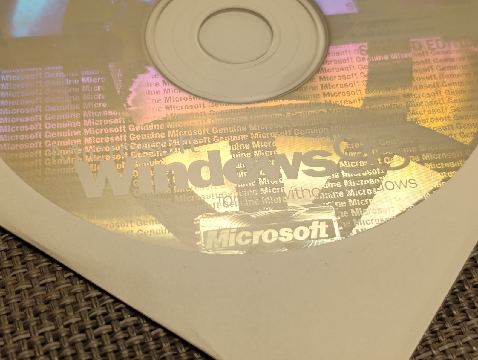 Microsoft Windows 98 Second Edition PC CD Rom Disc 0499 PN. X05-29232 ( CD ONLY)